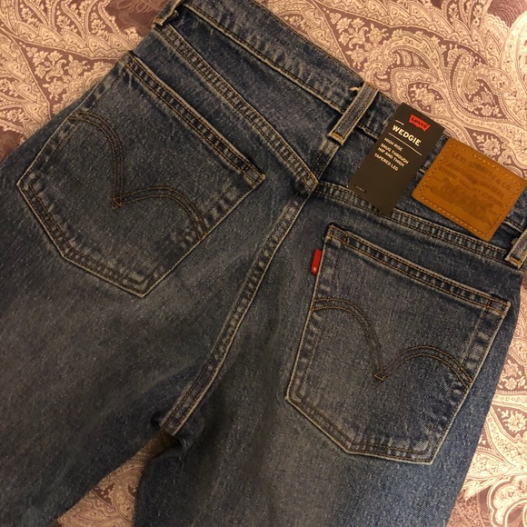 Levi’s Wedgie Jeans - Picture 7 of 8